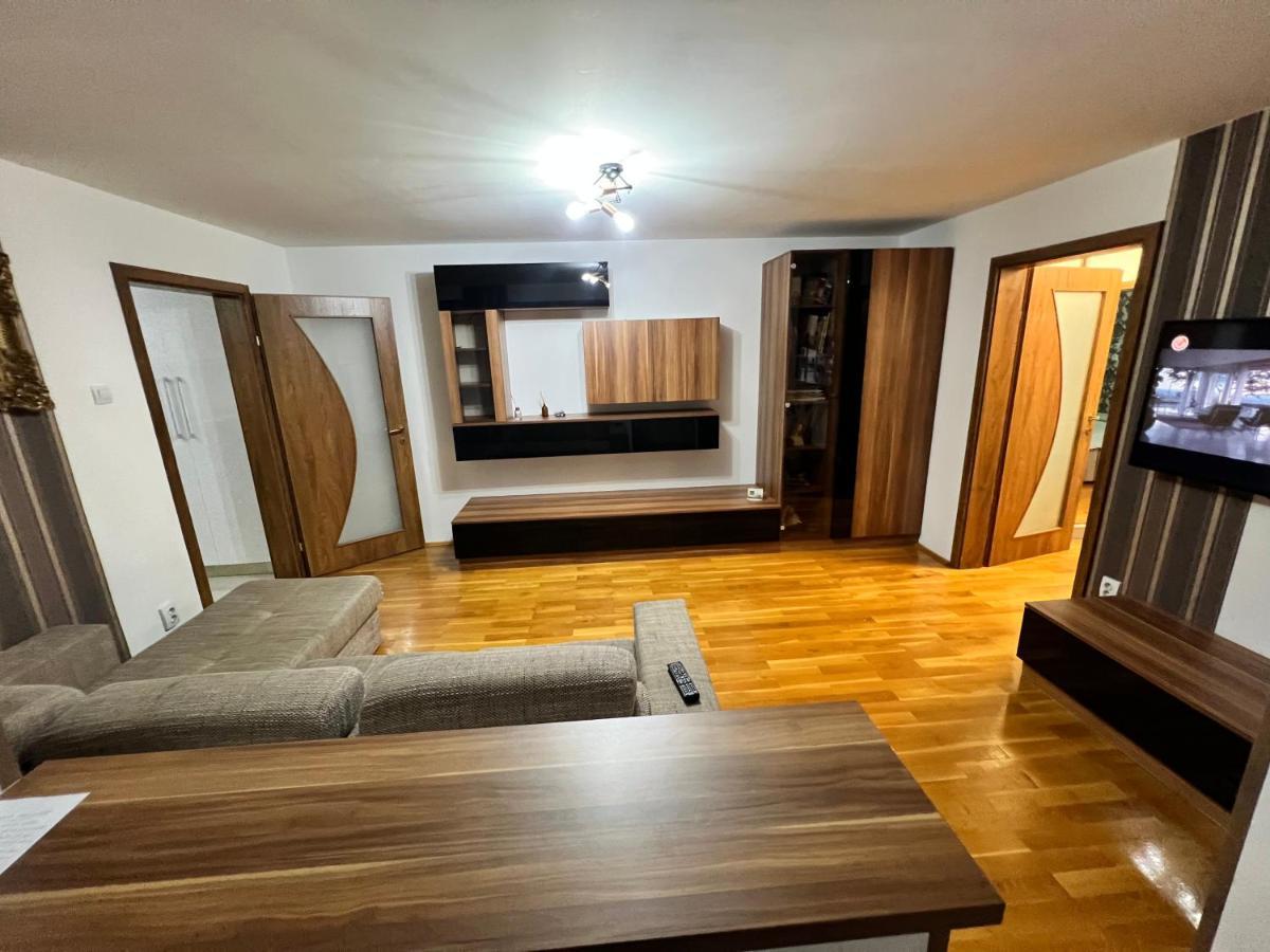 Debo Apartament Lugoj Bagian luar foto